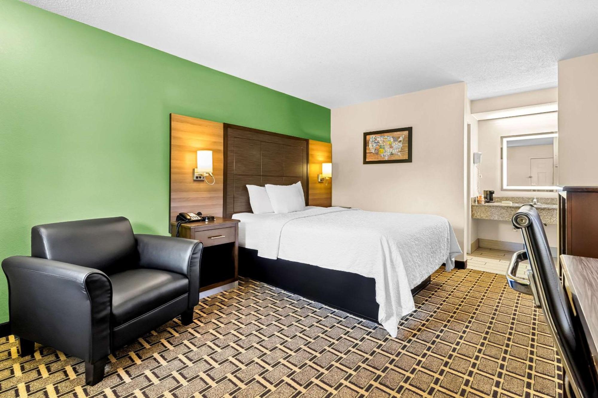 Econo Lodge Russellville Экстерьер фото