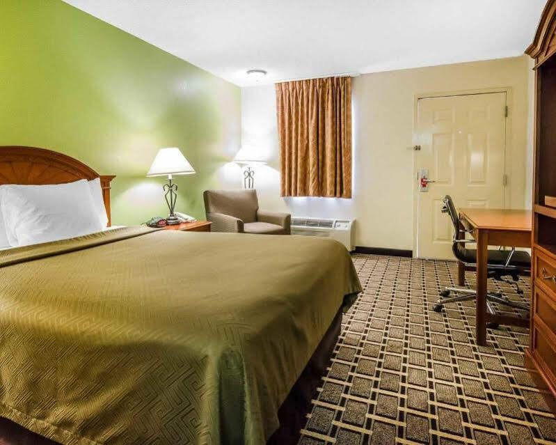 Econo Lodge Russellville Экстерьер фото